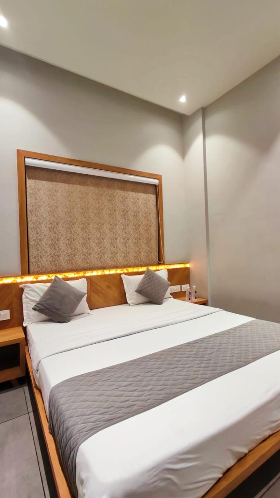 Hotel Om Somnāth Eksteriør bilde